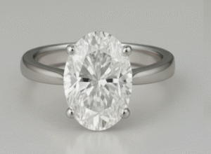טבעת Solitaire (סוליטר) יוקרתית עם יהלום מרכזי בצורת Oval (אליפסה)